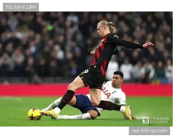 哈兰德与同期顶级前锋在关键战中的决定性表现差异解析