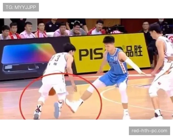 篮球比赛中的空中对抗判罚依据与标准是什么？
